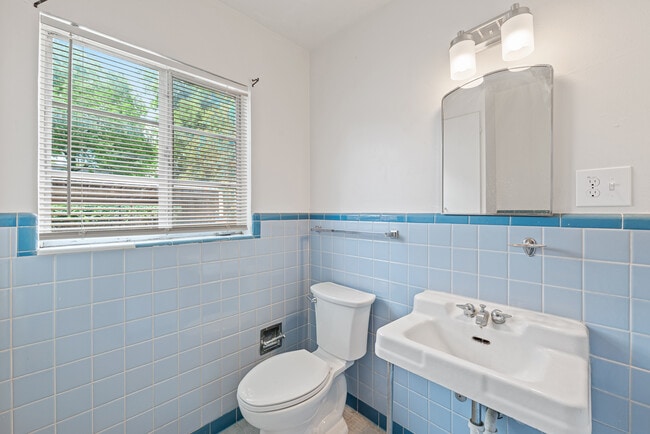 Building Photo - 417 W Gramercy Pl