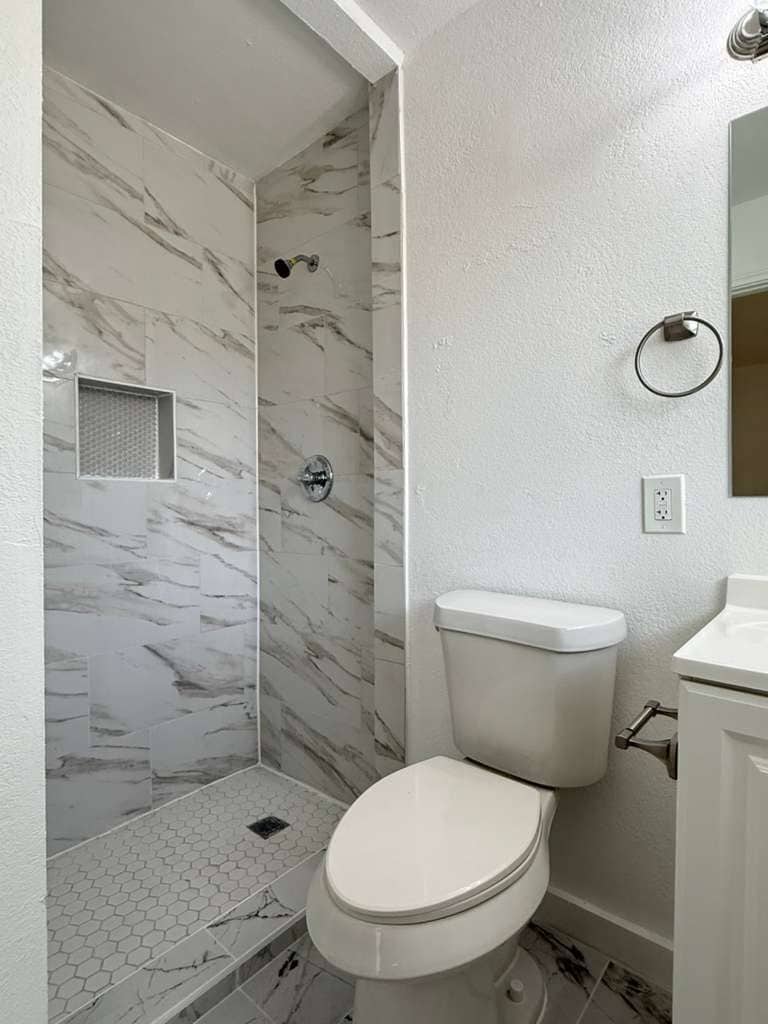 Building Photo - 339 Brettonwood Dr