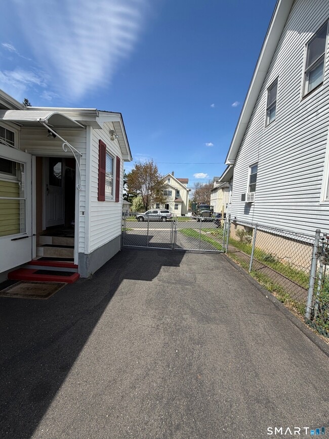 Building Photo - 23 Magnolia St