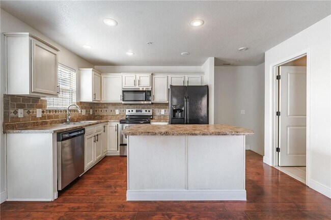 Building Photo - 2851 W Redstone Dr