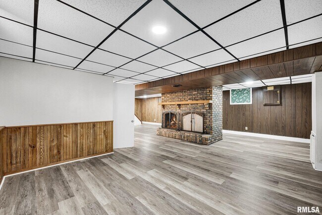 Building Photo - 1413 W Gilbert Ave