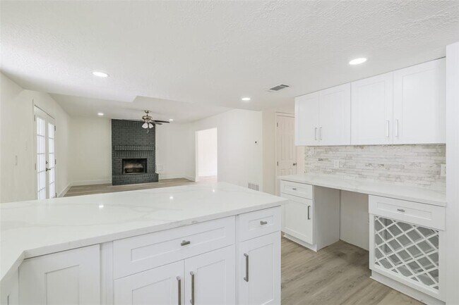 Building Photo - 1311 Sand Stone Dr