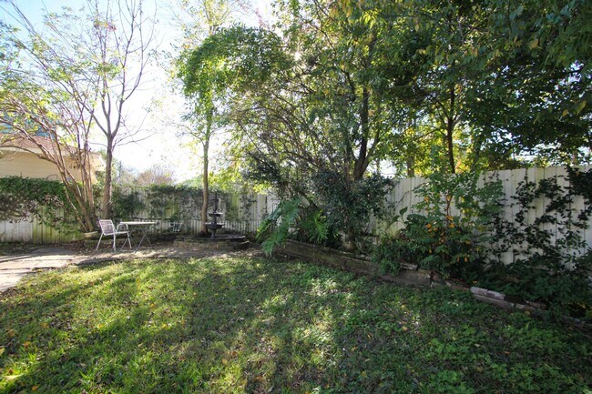 Building Photo - 3316 Upperline St