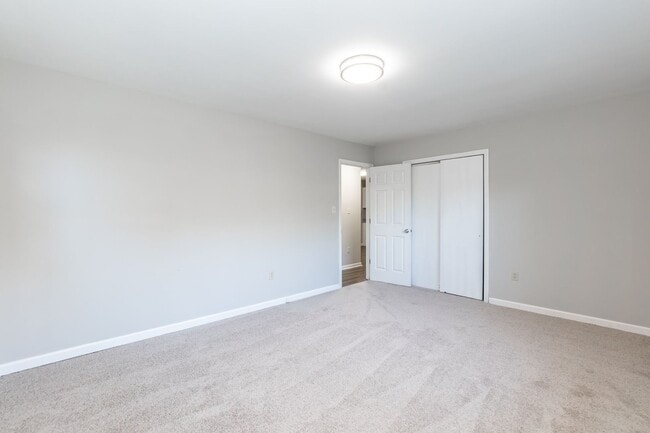 Building Photo - Three Bedroom Home!