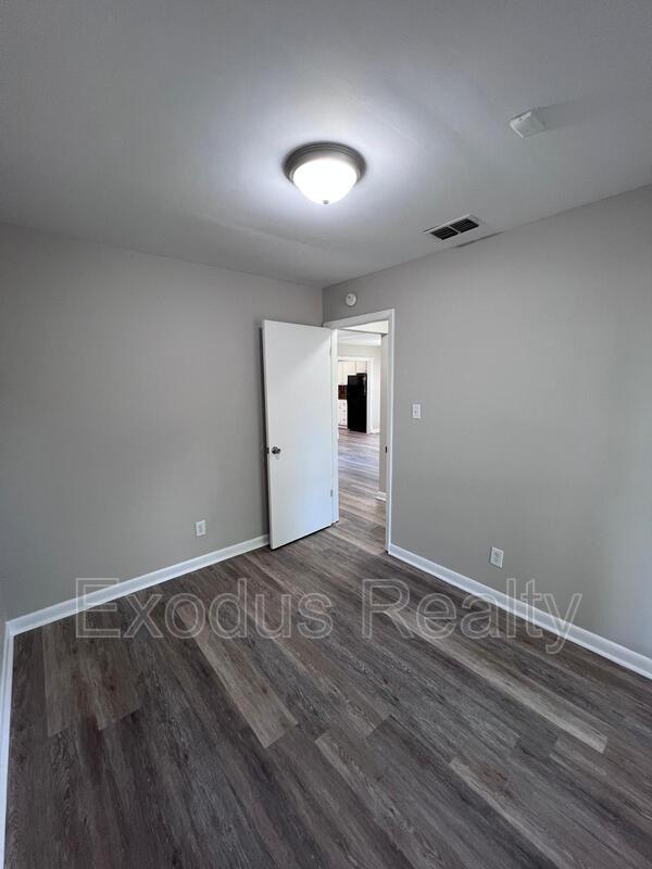 Building Photo - 157 Maranatha Cir