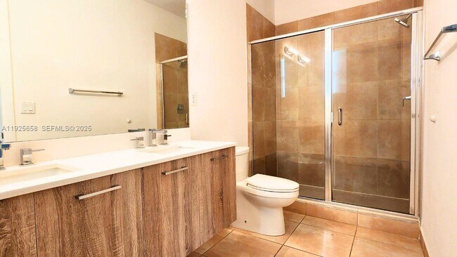 Building Photo - 460 NE 35th Ct