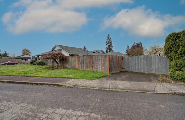 Building Photo - Single Level In Heart of Salmon Creek
