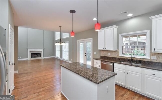 Building Photo - 905 Lancaster Way NW