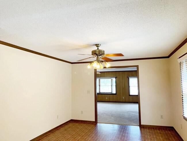 Building Photo - 600 Garrison Rd