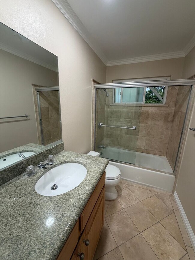 Building Photo - Large pool home with lots of space and gue...