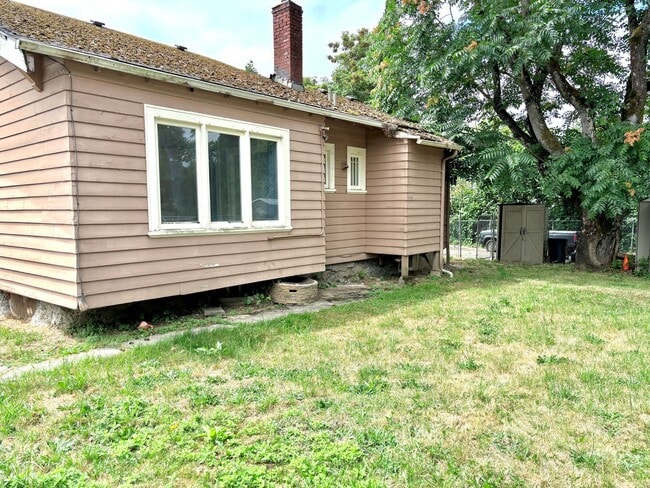 Building Photo - Historic Milwaukie 3 bedroom bungalow with...