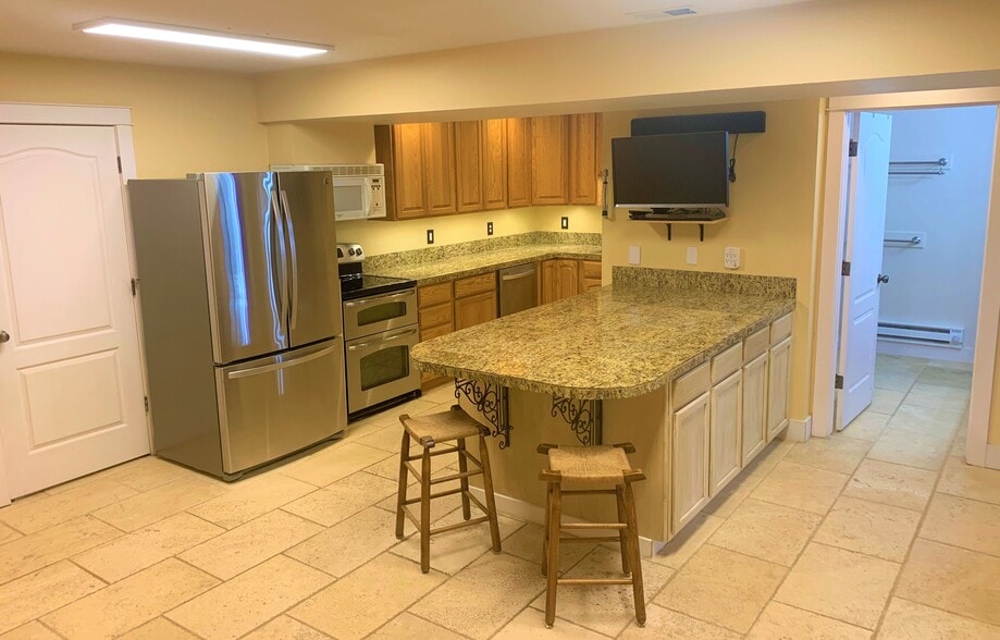 eat in kitchen, stainless appliances - 2569 N County Road 29