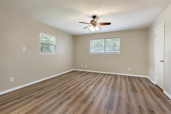 Building Photo - 78 Deerfoot Ct