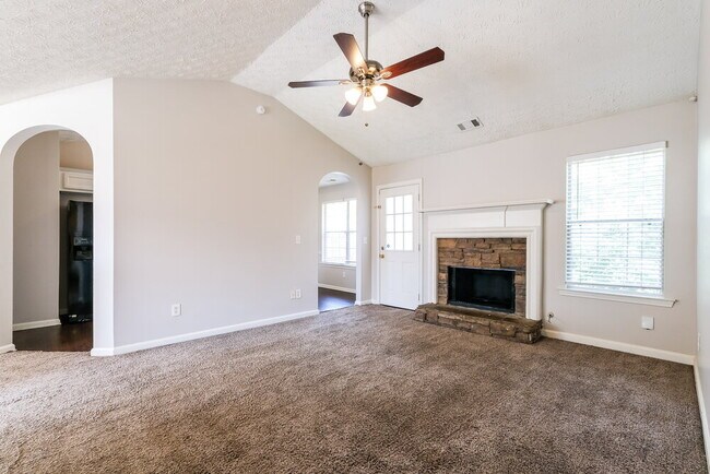 Building Photo - 430 Summer Hill Cir