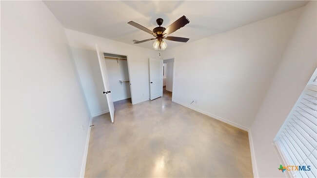 Building Photo - 905 Smoke Tree Ln