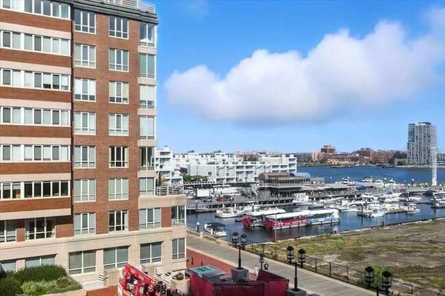 Building Photo - 197 8th St