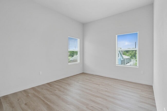 Building Photo - 9725 Kerr St