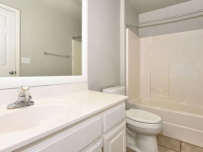 Building Photo - Beautiful 4 Bed 2.5 Bath Property in South...