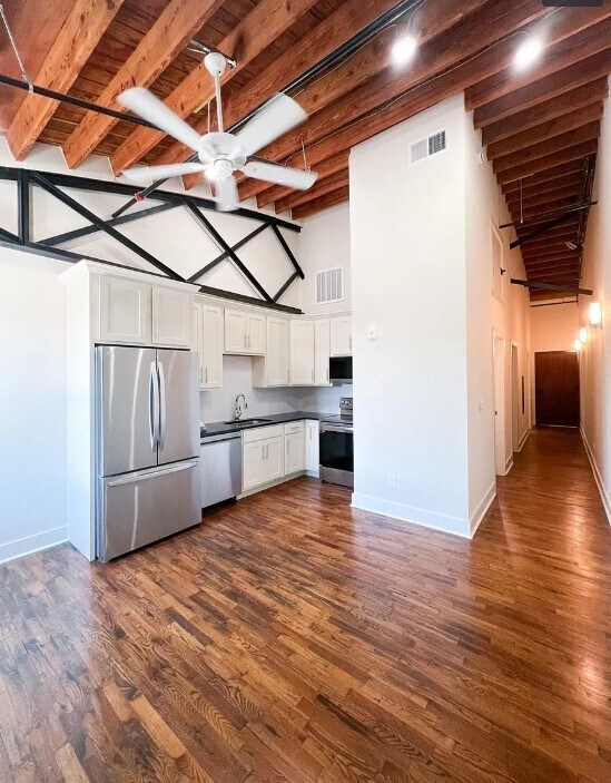 Building Photo - Happy Holler