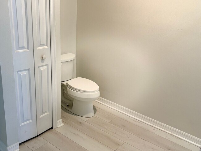 Building Photo - Beautiful 2 story townhouse in Cypress Club