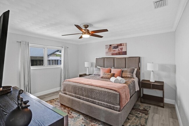 Building Photo - 470 SE 4th Ct