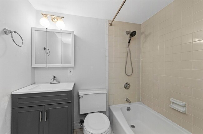 Building Photo - 120 Commercial St