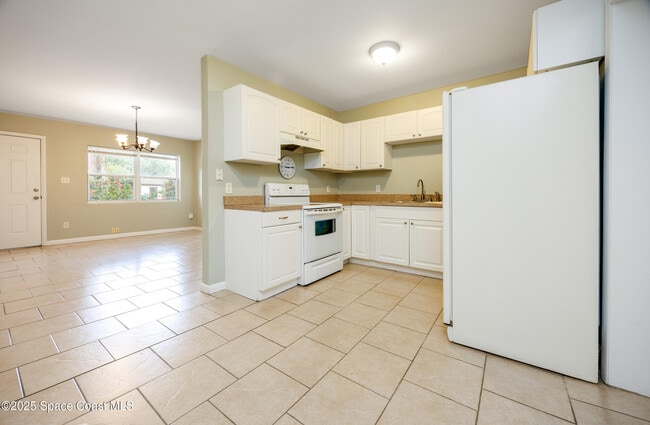Building Photo - 248 Laurel Oak St