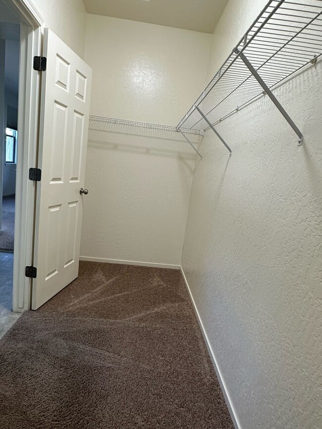 Building Photo - 318 S Wind Ct