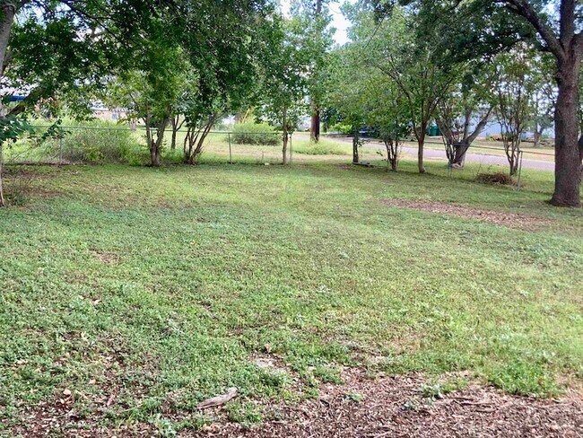 Building Photo - 901 Avenue E