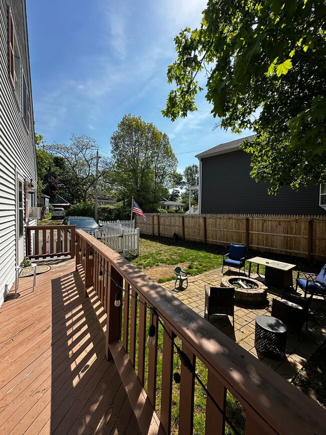 Building Photo - Charming 3 Bed, 3 Bath Home with Finished ...