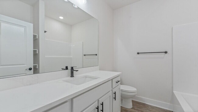 Building Photo - Modern 3BR Near Creekside Park