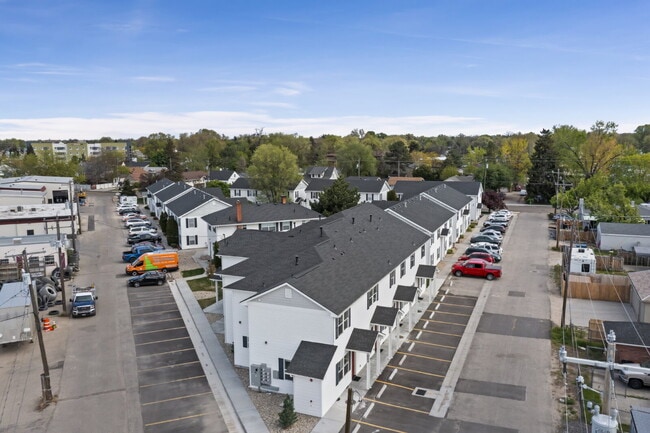 Building Photo - 112 Davis Ave