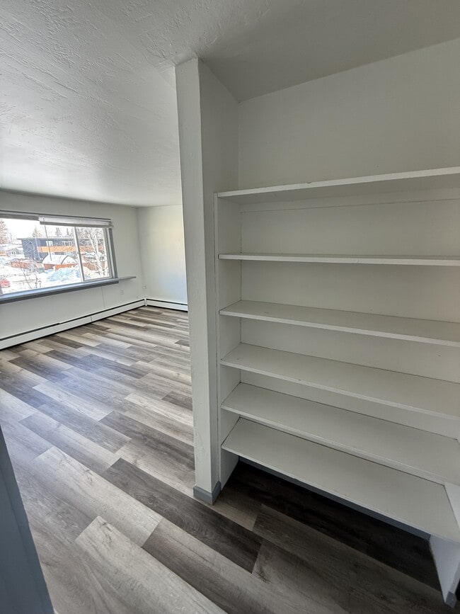 Building Photo - 827 17th Ave