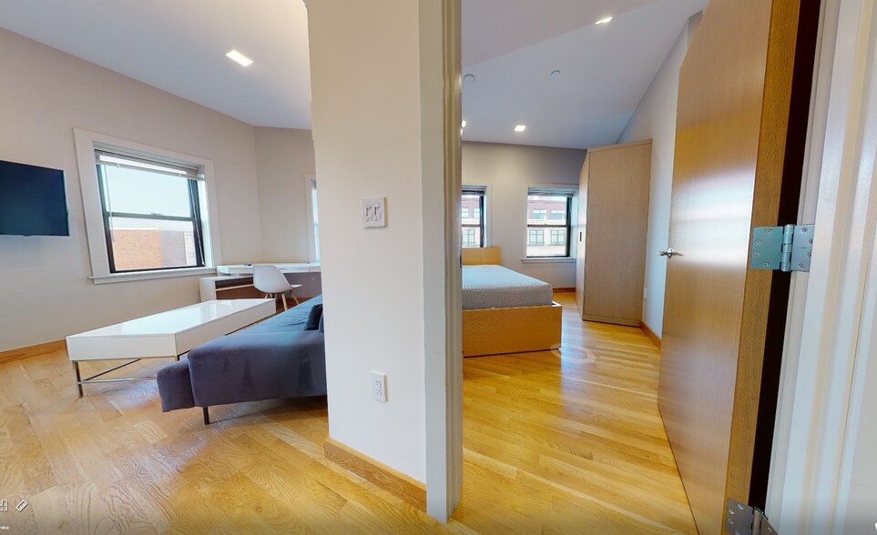 Building Photo - 114 Mount Auburn St