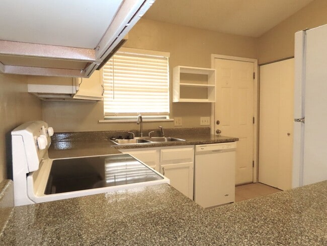 Building Photo - Near UT Tyler! 2 Bedroom, 2 Bath Duplex w/Garage