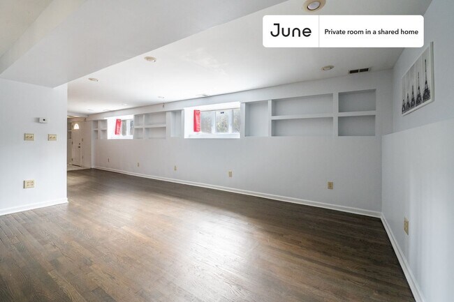 Building Photo - Room in Shared 5 bed/3 bath home