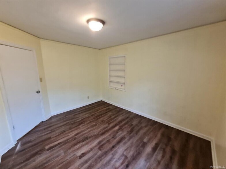 Building Photo - 1220 Lynwood Dr
