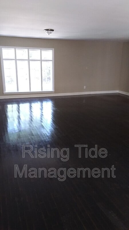 Building Photo - 605 Robison Dr