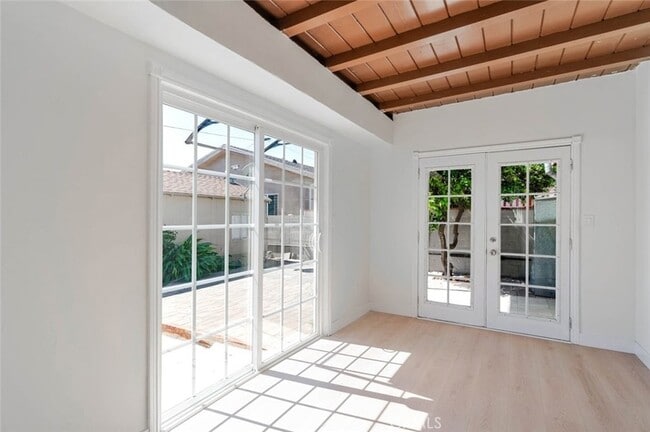 Building Photo - 11246 Saticoy St