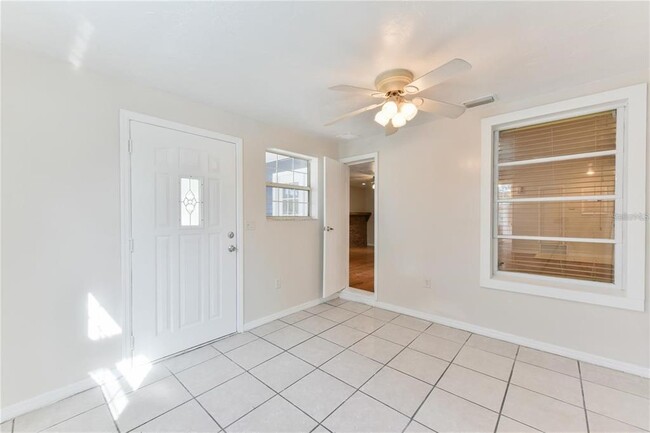 Building Photo - 1828 SE Lake Weir Ave