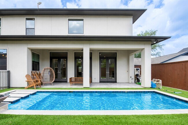 Building Photo - 1507 Martin St