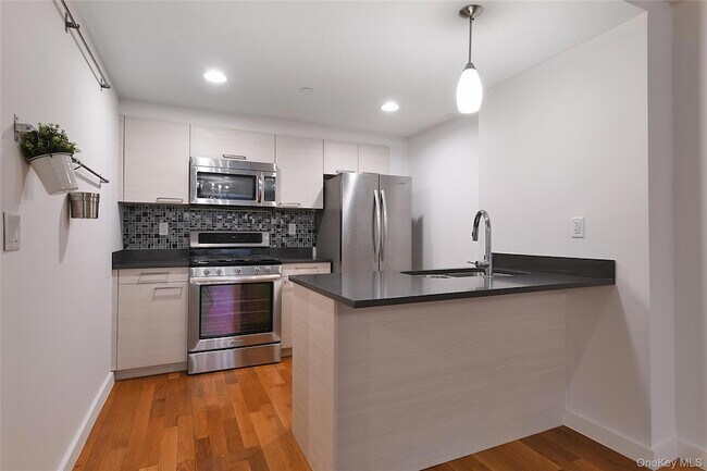 Building Photo - 106-20 70th Ave