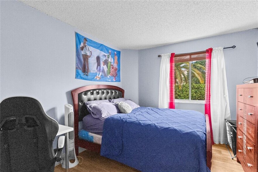 Building Photo - 7464 Pinewalk Dr S