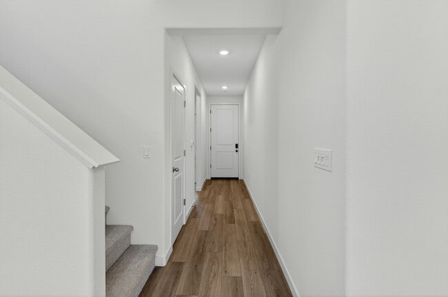 Building Photo - 56 Daytona Ct