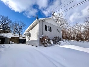 Building Photo - 4 Bedroom 2 Story Home in Northeast GR!