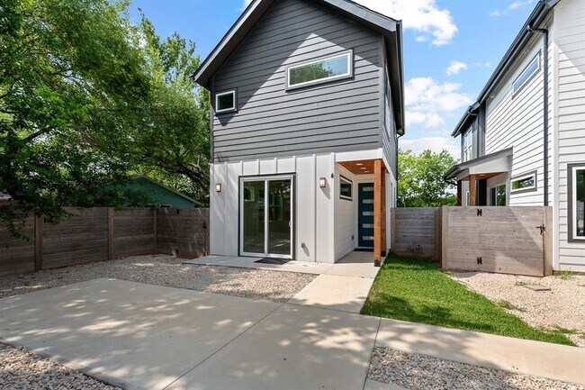 Building Photo - 5305 Ledesma Rd