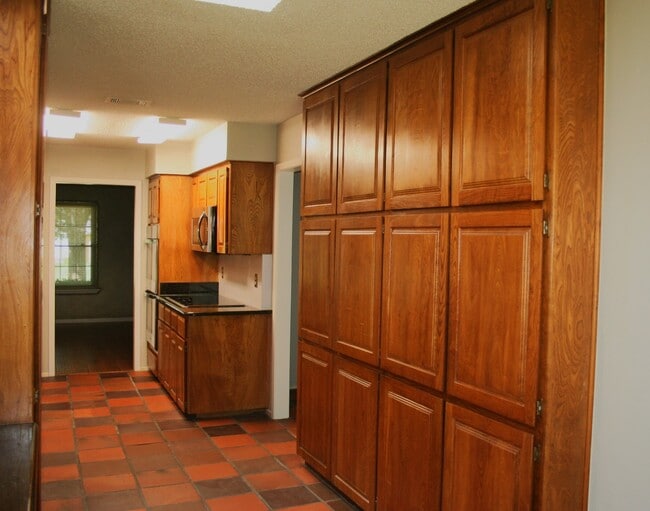 Building Photo - 603 Bent Tree Ct