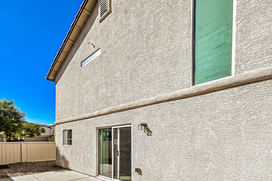 Building Photo - 10469 Armand Ave