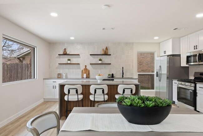 Building Photo - 6106 Bridlington Cir