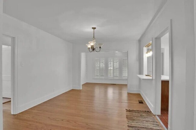 Building Photo - Albany Avenue